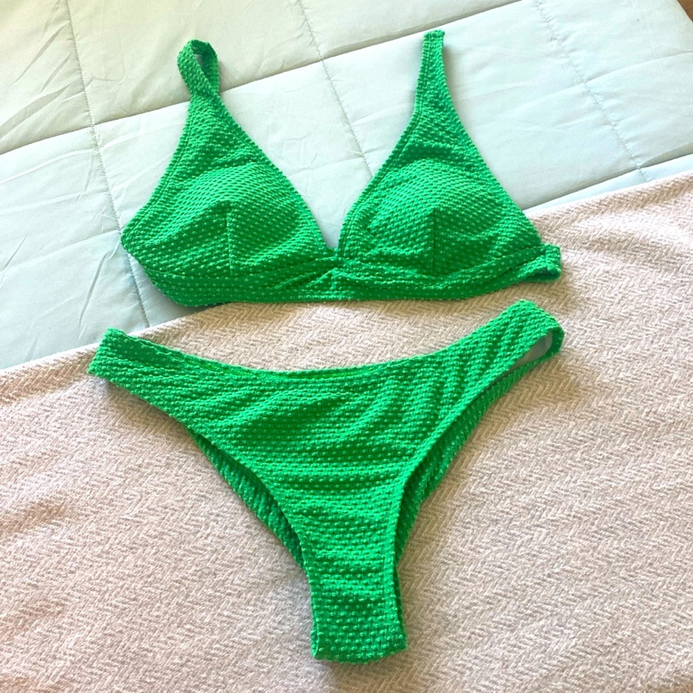 Cupshe Bright Green Swiss Dot Biikini Siize M